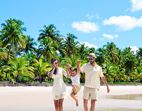 Winter cruises, cruise holiday, family cruises, family on beach with palmtree | MSC Cruises
